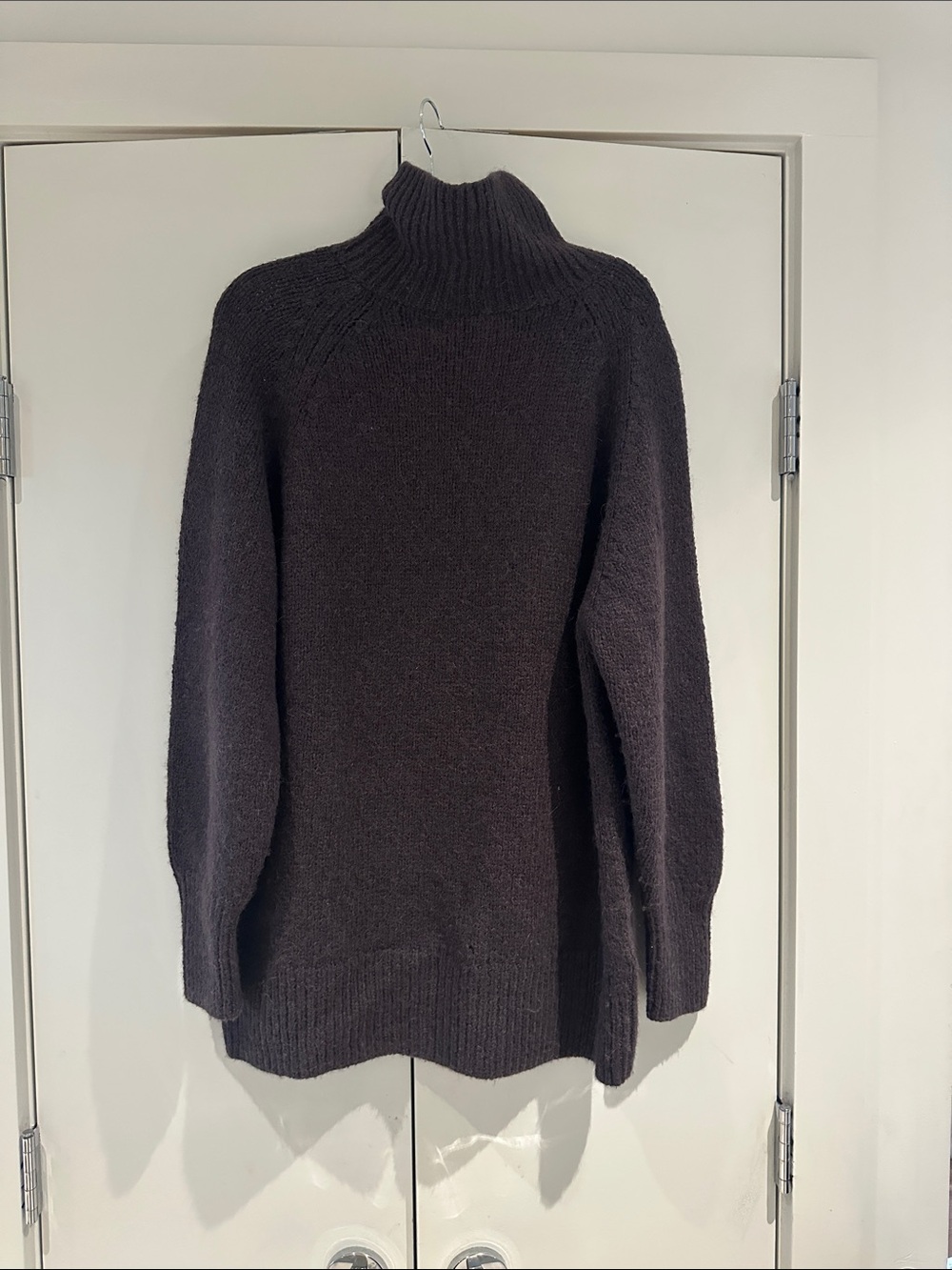 Aritzia Sweater - The group by Babaton